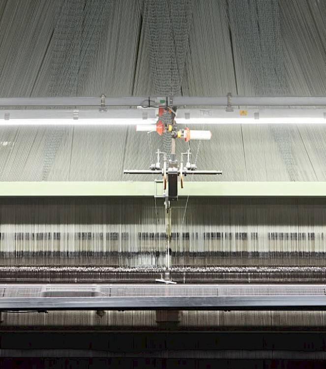industrial weaving loom to weave superior quality fabrics at high speed